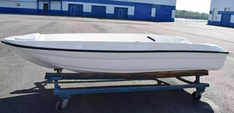 Стеклопластиковая лодка Пингвин (тримаран) в Челябинске