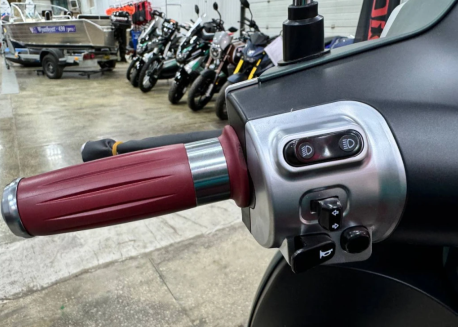 Скутер PROMAX Miami 240 (49) в Челябинске