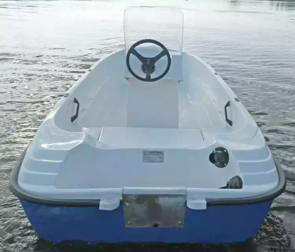 Стеклопластиковая лодка Пингвин с консолью (тримаран) в Челябинске