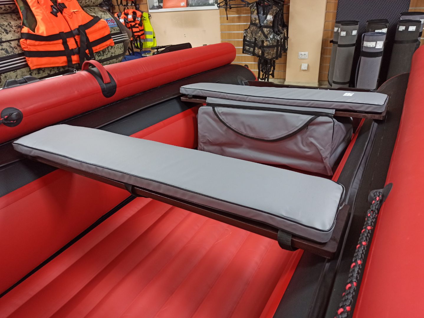 КОМПЛЕКТ МЯГКИХ НАКЛАДОК С СУМКОЙ ДЛЯ ЛОДОК 90Х20 СЕРЫЙ в Челябинске