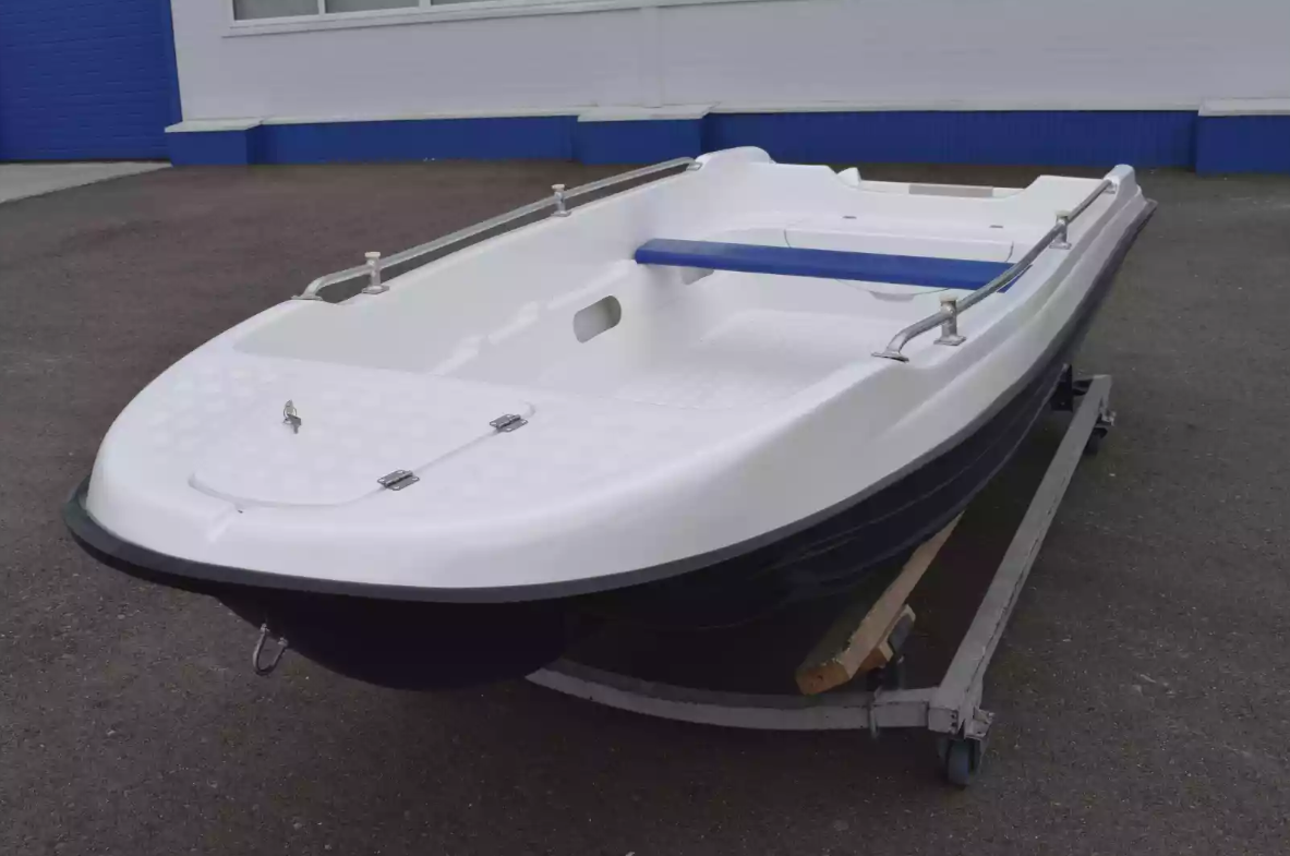 Стеклопластиковая лодка Пингвин New (тримаран) в Челябинске