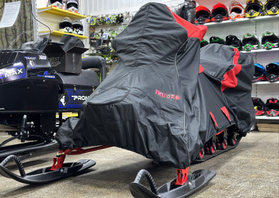 Чехол транспорт. снегохода IKUDZO HUNTER черно-красный Оксфорд ПРЕМИУМ качества с лого IKUDZO в Челябинске