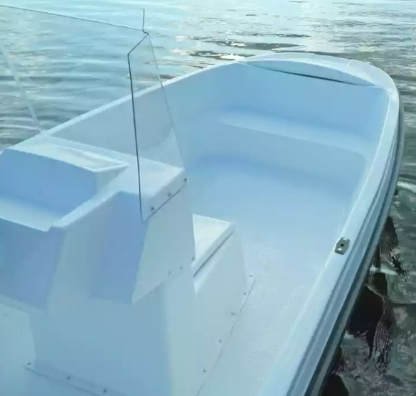 Стеклопластиковая лодка Пингвин с консолью (тримаран) в Челябинске